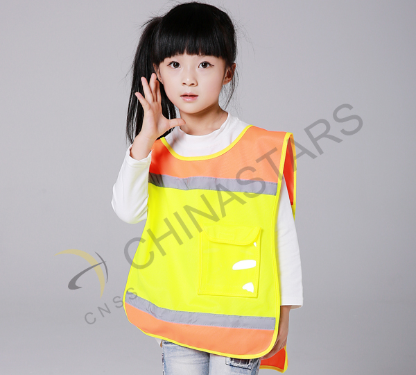 Safety requirements on students' uniform in China
